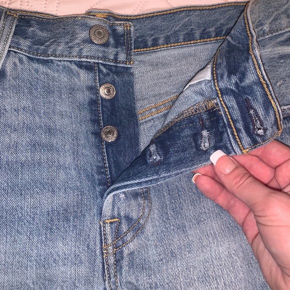 501 Levi’s cut off shorts - Picture 4 of 6